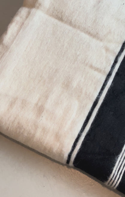 Sengetæppe - Bomuld eller uld - Off white/Sort