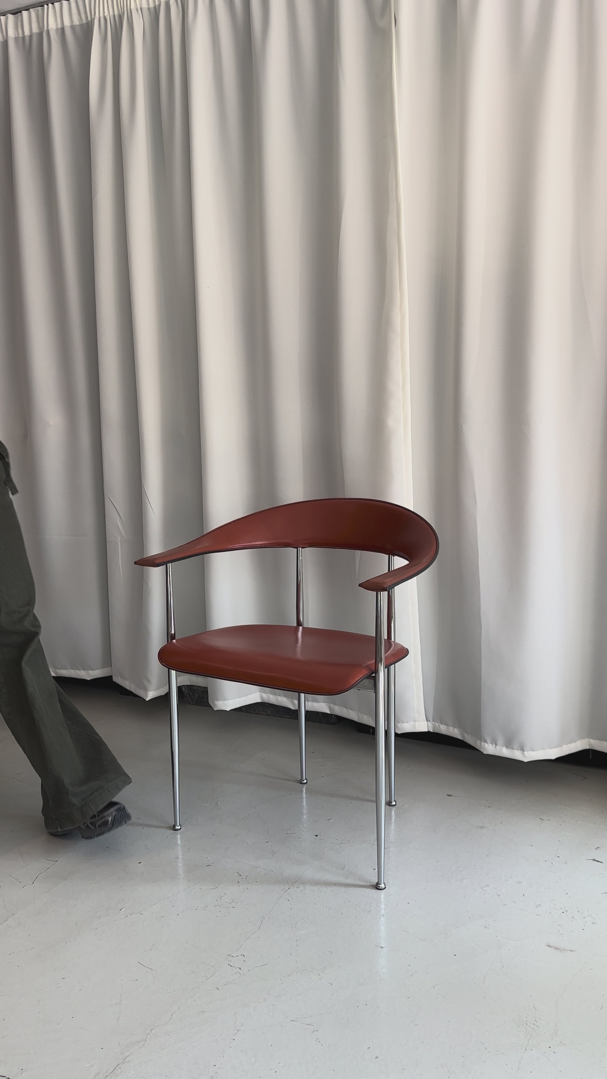 Vintage spisebordsstol P40 i cognacfarvet kernelæder designet af Vegni & Gual Tierotti for Fasem - novamøbler