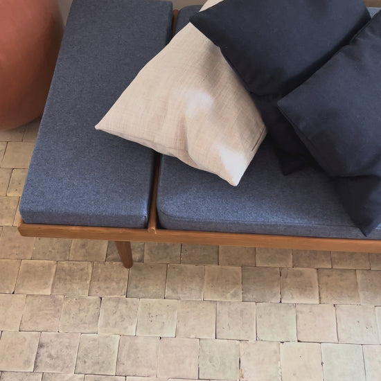 Udstillingsmodel - Daybed – Teak – Blå hynder - P001 - novamøbler