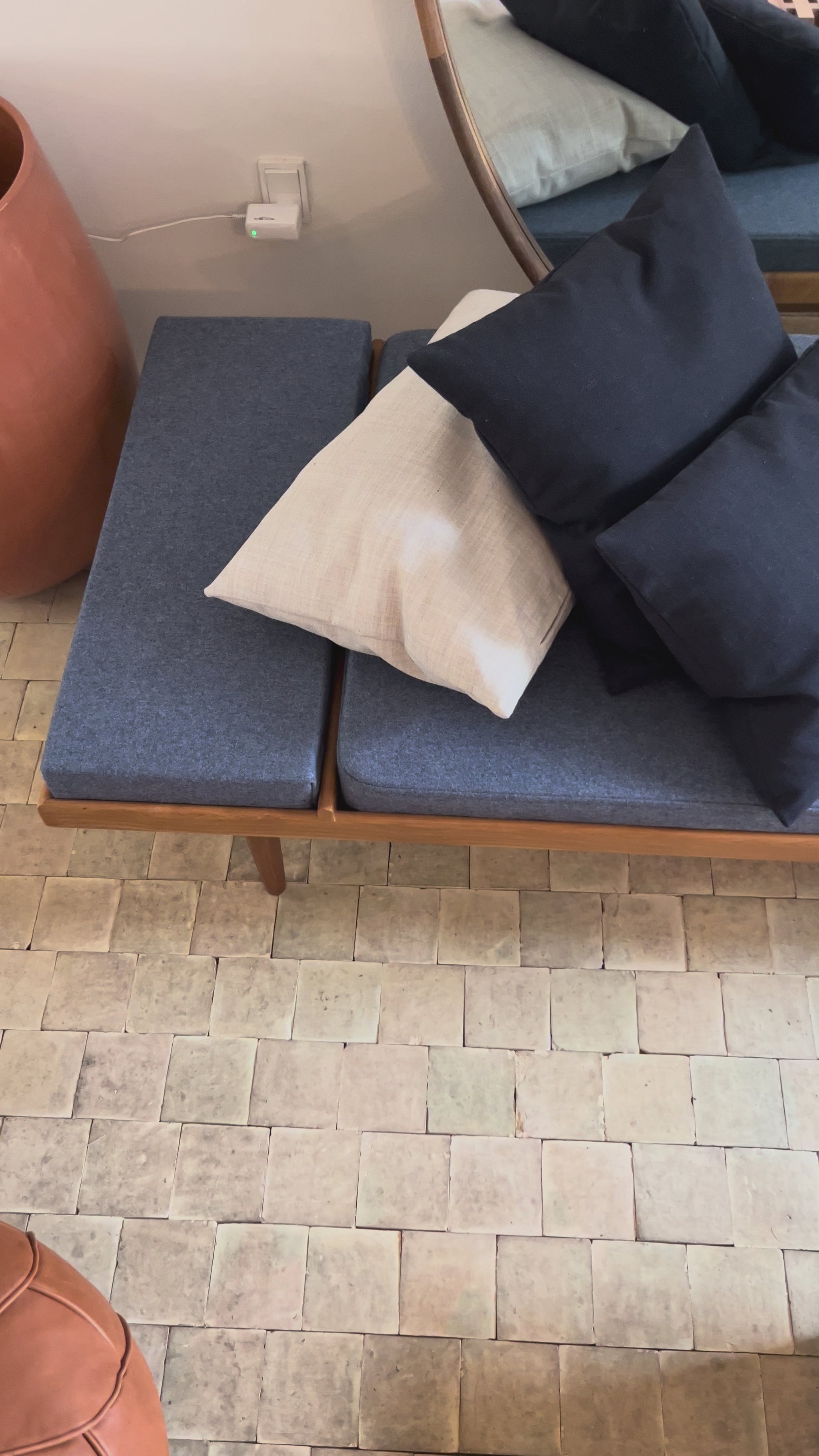 Udstillingsmodel - Daybed – Teak – Blå hynder - P001 - novamøbler