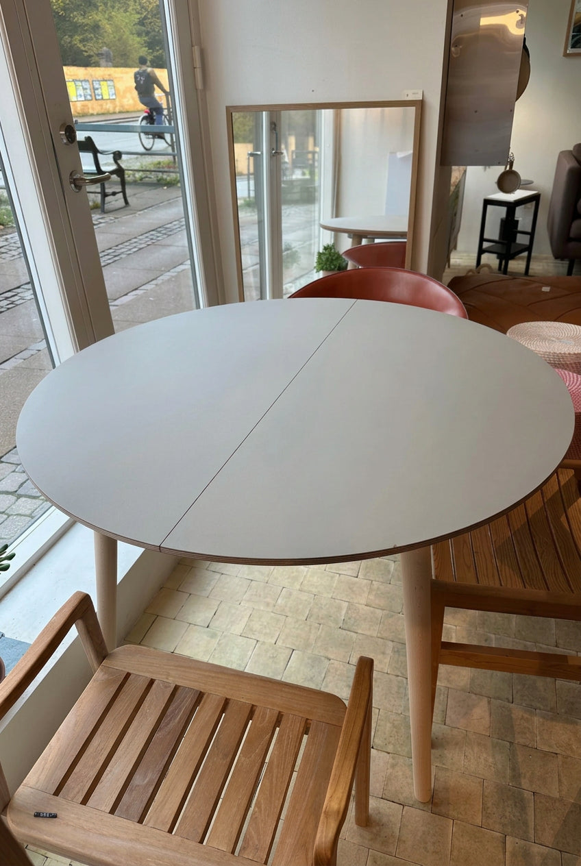 Udstillingsmodel - Linoleumsbord - Rundt - Grå - Ø110/200cm med tillægsplader