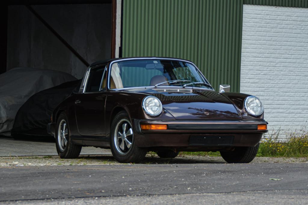Beautiful Porsche 911 in original condition from 1974. The car is equipped with matching engine and transmission. Showing very original with no apparent modifications. The panel fit and gaps look extremely nice as well. The factory painted 15” wheels look beautiful on this car, accenting the chrome plating. The entire interior, seats, door panels, carpets and rear seating appear to be original factory cognac leather and appear in a very good condition.
